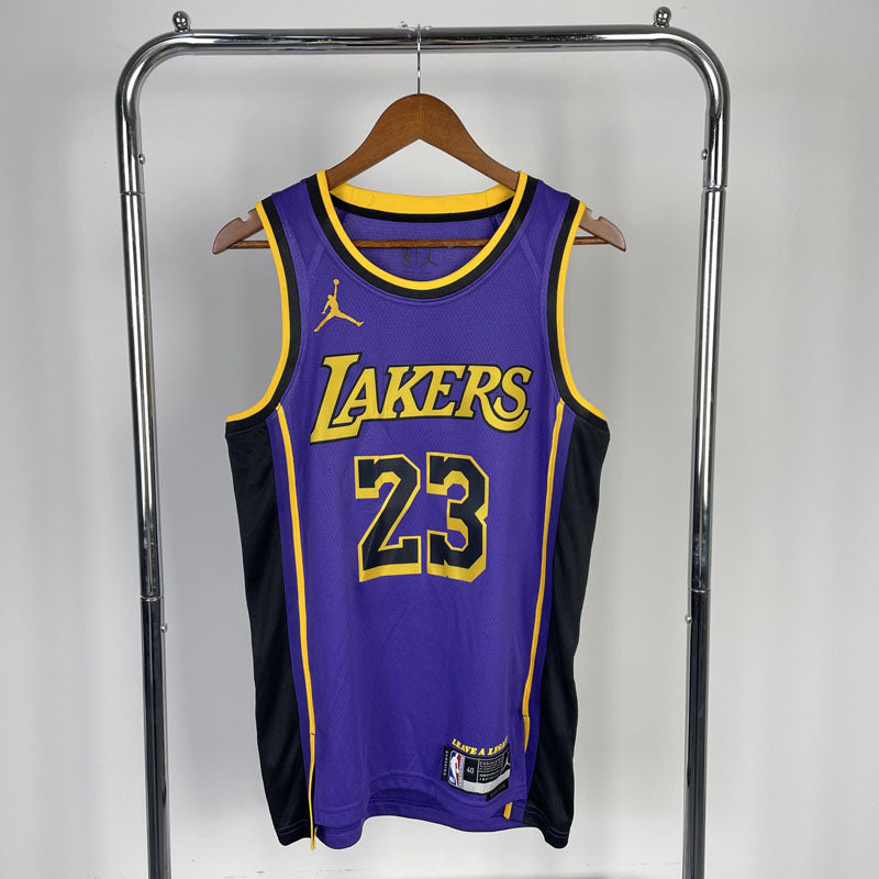 Regata NBA Los Angeles Lakers Statement 22/23 LeBron James 23 Roxa